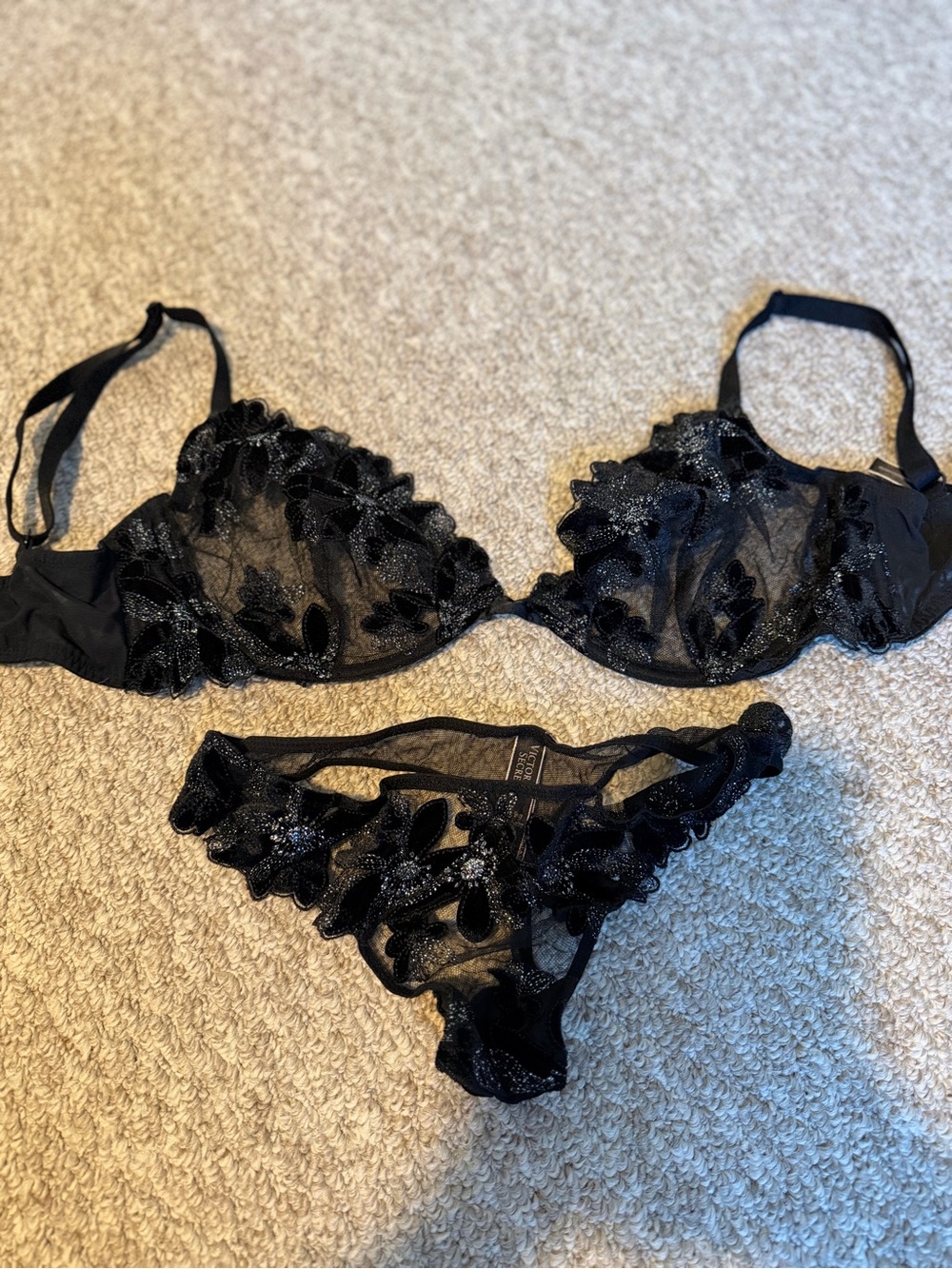 Victoria's Secret Black Floral Appliqué Lace Underwire Bra & Brief